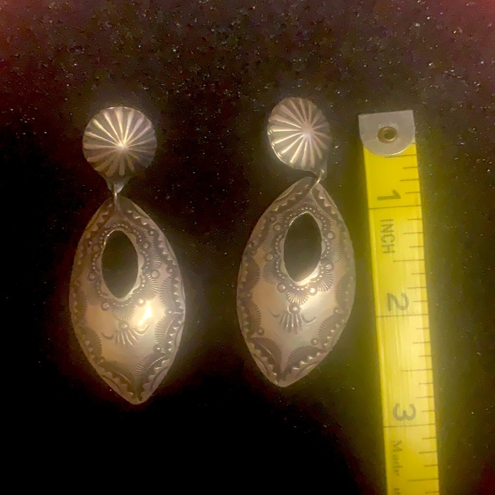 Light weight Western earrings.